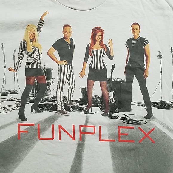 The B-52s Funplex Tour 2010 short sleeve concert tee band graphics crew neck Med - Picture 3 of 7